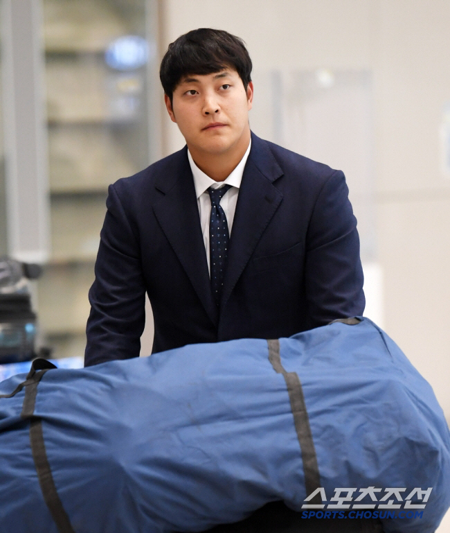 It's a cut, but I have to raise it? The Secret Hidden in Cho Sang-woo's Salary, How KIA Will Solve the Dilemma