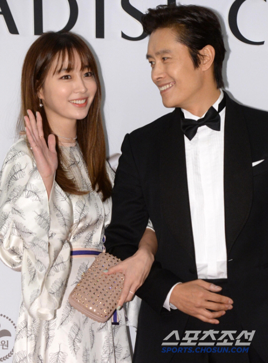 Lee Byung-hun ♥ Lee Min-jung's reliable shoulders. It's dad's bungeo-ppang that reveals a 9-year-old handsome man