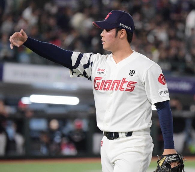 Nominees for Rookie of the Year → 33 innings of fire fighting → 0 appearance since June...Enthusiastic 18-year-old ex-mir mystery 