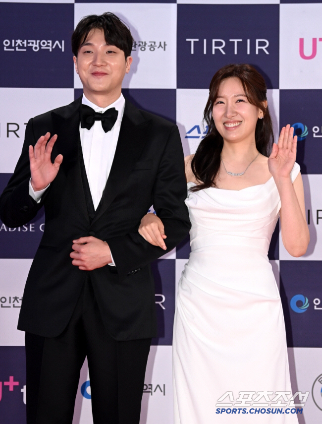  Dating brother and sister Lee Yoon-ha ♥ Kim Yoon-jae will not postpone his marriage next year or prepare for it in a hurry