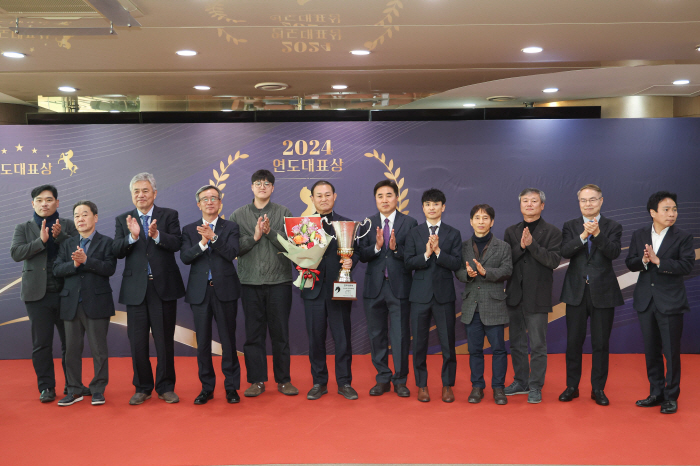  Global Hit became the best representative of the year, winning two domestic horses!