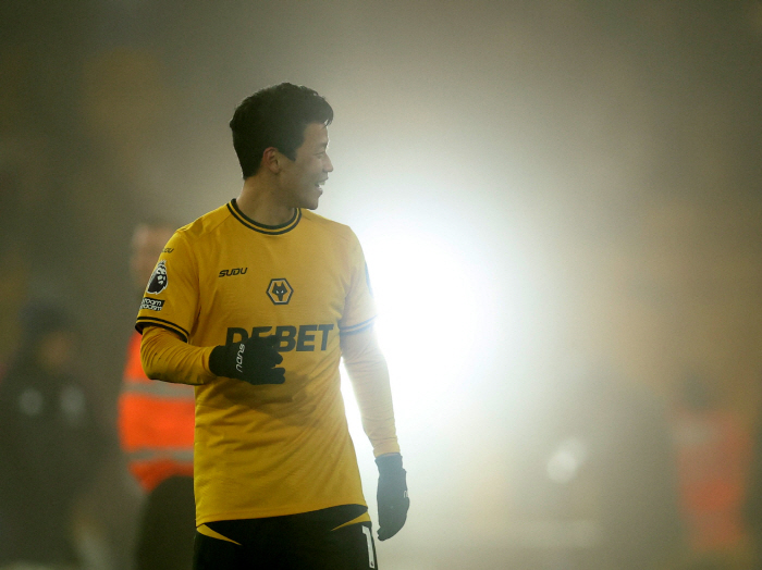 Amorim's Nightmare → The end of the bone drought! Korean man Hwang Hee-chan scored his first goal of the season, Wolverhampton, Bruno's exit won Manchester United's 20th victory → Successfully escaped the relegation zone