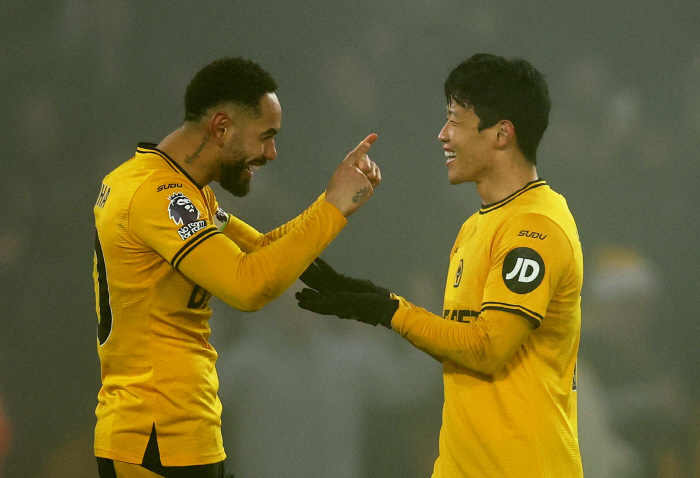 Amorim's Nightmare → The end of the bone drought! Korean man Hwang Hee-chan scored his first goal of the season, Wolverhampton, Bruno's exit won Manchester United's 20th victory → Successfully escaped the relegation zone