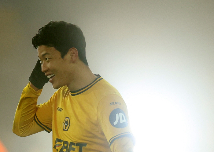 Amorim's Nightmare → The end of the bone drought! Korean man Hwang Hee-chan scored his first goal of the season, Wolverhampton, Bruno's exit won Manchester United's 20th victory → Successfully escaped the relegation zone