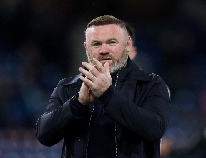 Failing Wayne Rooney resigns immediately and drops 49 runs in 22 games to the last place → Third division relegation direct train I refuse to be the right person