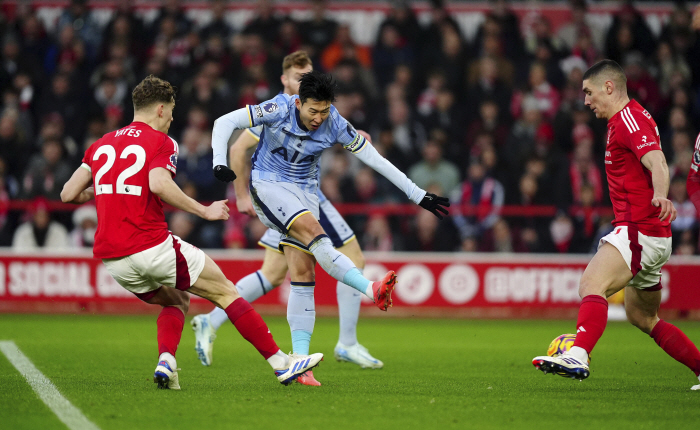 It's hesitant and inefficient! Son Heung-min is the only one who's forced to criticize? It's a lower rating  weaker than the player who left the game. Tottenham lost to Nottingham in 01 shock