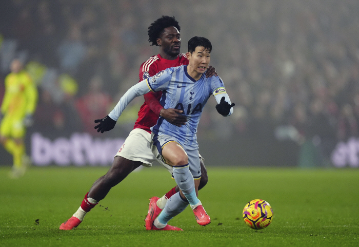 Son Heung-min struggled amid defeat against Nottingham, 6.97.47.47.4, a disappointing free kick  81 minutes, sweeping the top spot in the team's rating