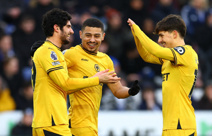  Hwang Heechan Bench Wolverhampton 00 Manchester United ends in the first half