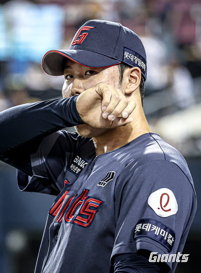 It's already the ninth-place bullpen...Even the Super Rookie can't play in the first half. The shoulders of the Rookie of the Year two years ago got heavier 