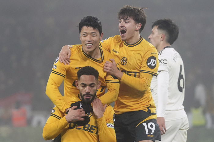 Son Heung-min already expects to sign a one-year option contract with Hwang Hee-chan and the last Korean Derby bench in 2004...The match against Wolverhampton reveals Tottenham's best 11