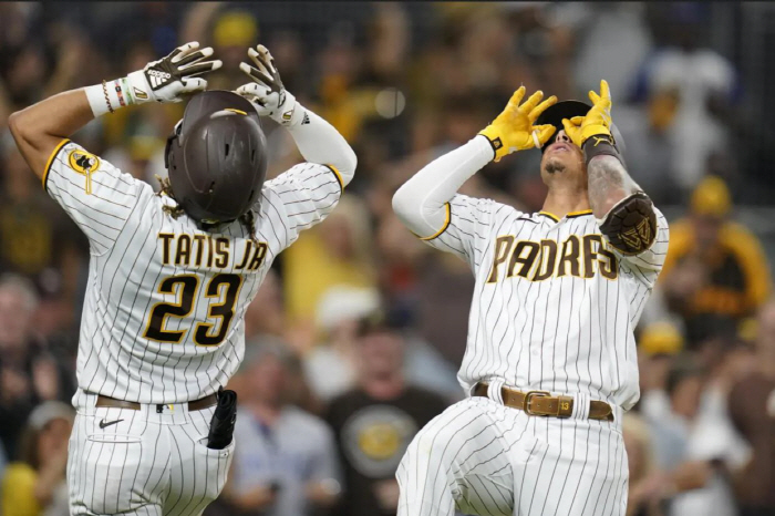 34.76 seconds on the ground...A man who breaks the taboo, who is the first in the longest home run ceremony