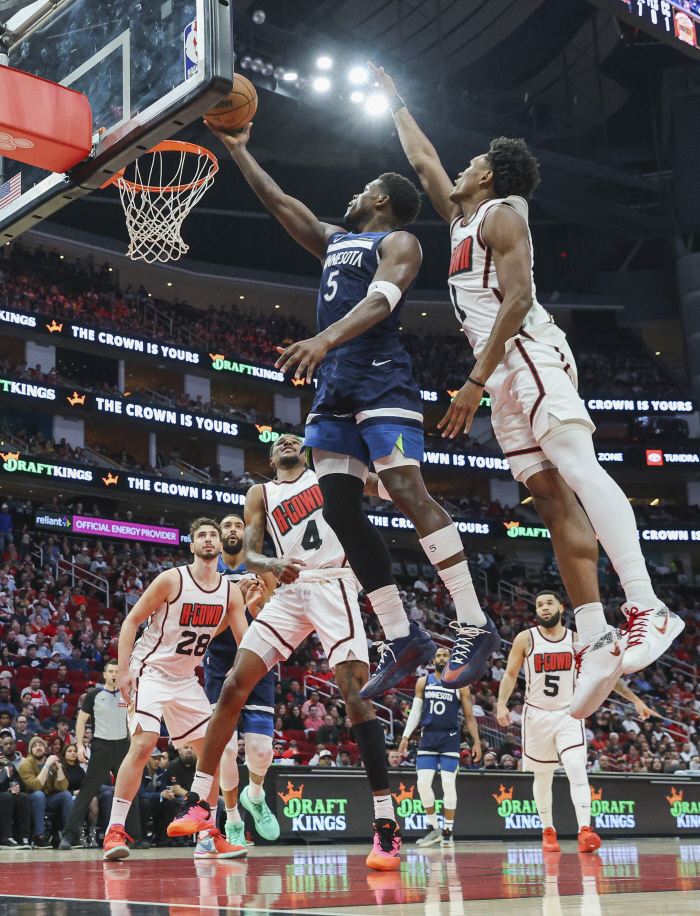 Antetokounmpo, an unusual Greek monster, Houston with a triple trade.  If ESPN Houston decides, the championship will be completely changed