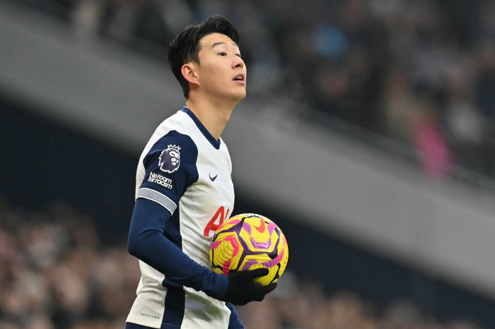 As a citizen, Son Heung-min mourns the Jeju Air disaster at Muan Airport, which killed 179 people