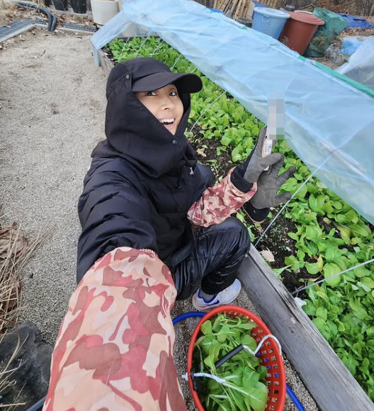 'Fold the show'. Maya, what's happening as a farmer..I'm so happy. I'm smiling