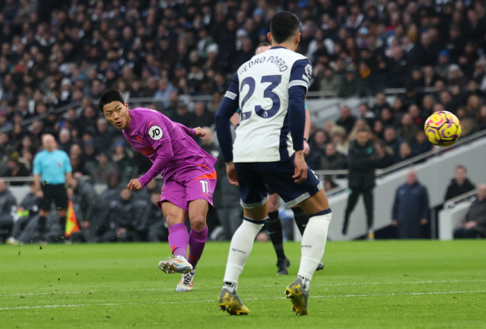 Hwang Hee-chan, the bull, scored 2G consecutive goals  78 minutes! 64 min Son Heung-min missed PK tears Tottenham Wolves draw 2-2