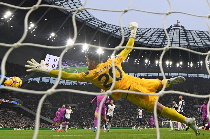 Hwang Hee-chan, the bull, scored 2G consecutive goals  78 minutes! 64 min Son Heung-min missed PK tears Tottenham Wolves draw 2-2