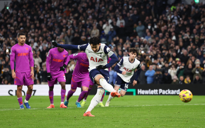  Hwang Hee-chan pays silent tribute after his 2nd goal, Son Heung-min missed PK Tottenham 21 Wolverhampton ends in the first half