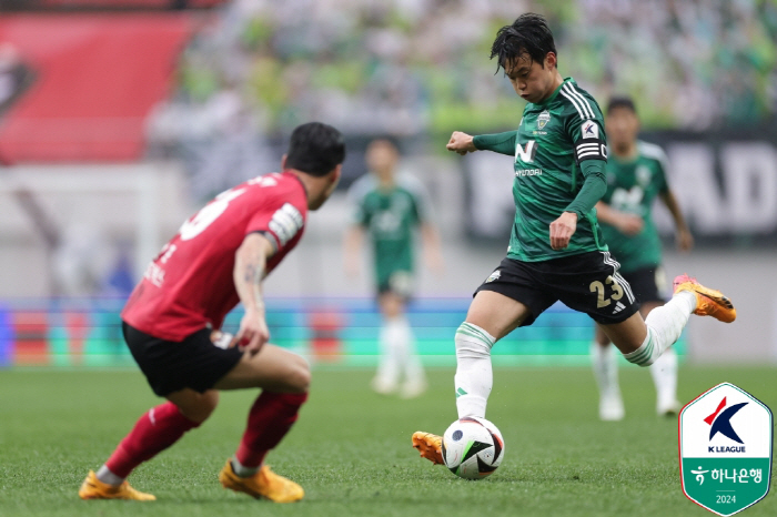  I'm going to get back to the beginning Fullback Kim Jin-soo and Kim Ki-dong at Korea University...Jeonbuk → Seoul transfer successful