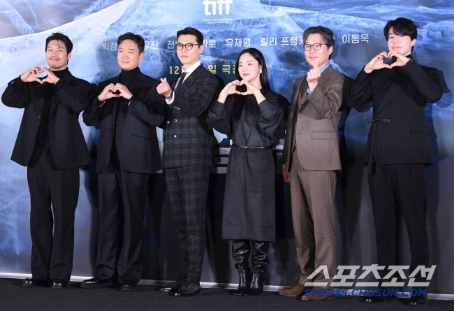  Hyun Bin's lead 'Harbin' is a box office hit with over 2 million...Top of the box office is solid