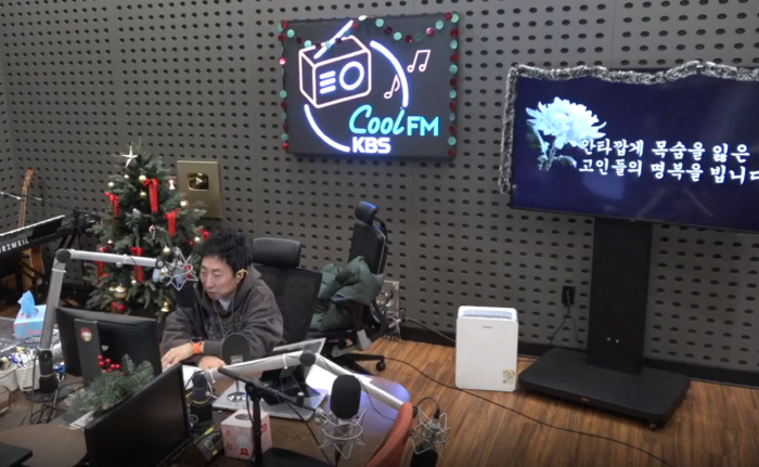 Park Myung-soo shows no signs of recovery these days, so he has no choice but to do his best in his place (Radio Show)