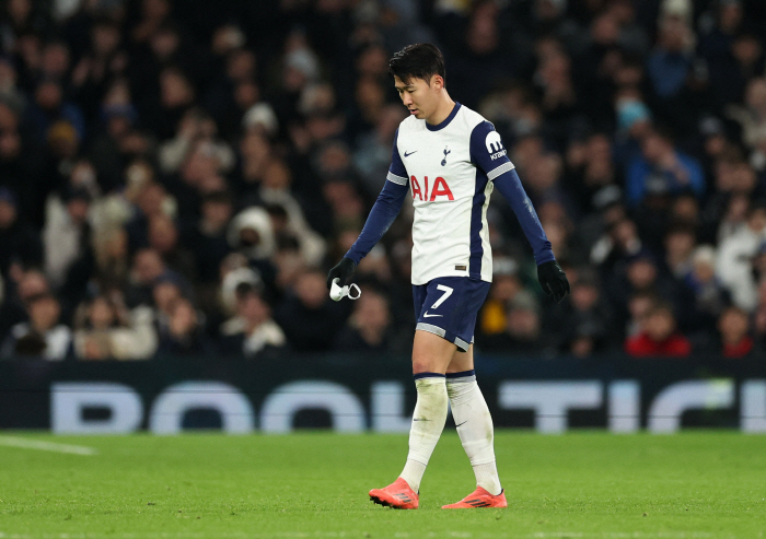  Son Heung-min will leave quietly in the end. I can't care about Tottenham's poor performance...Big Club Negotiation D1 → Loss of Position in Johnson and Clusev