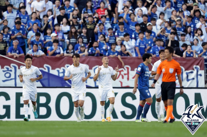  Suwon's New Year's gift is Seoul goaltender Ilyuchenko...Willingness to Promote Byeon Sung-hwan