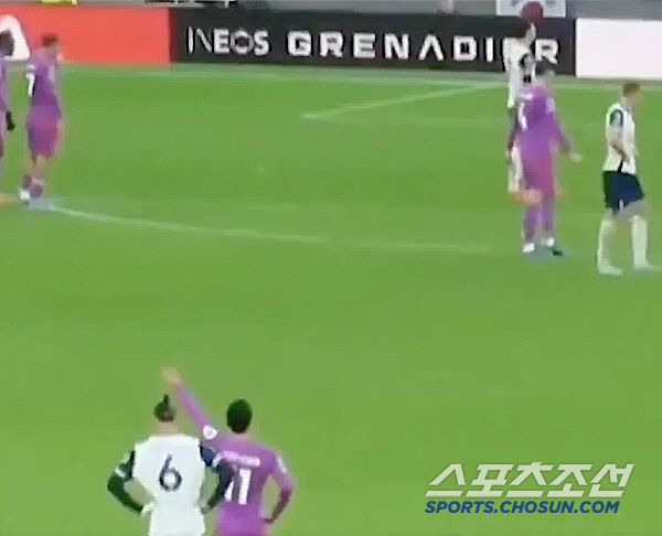 Heung-min will kick to the left. Hwang Hee-chan shows his colleague GK the direction of PK...SON humiliated by missing out for the first time in four years