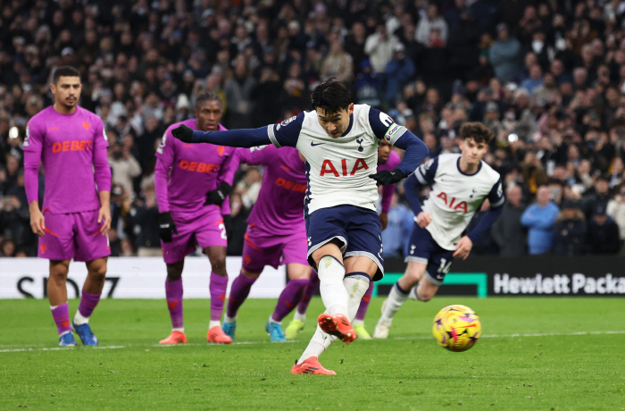 Heung-min will kick to the left. Hwang Hee-chan shows his colleague GK the direction of PK...SON humiliated by missing out for the first time in four years