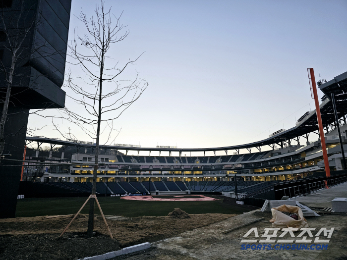 It really feels like a baseball stadium Pounding Hanwha to make new history at new stadium in 2025