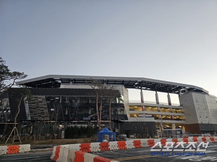 It really feels like a baseball stadium Pounding Hanwha to make new history at new stadium in 2025