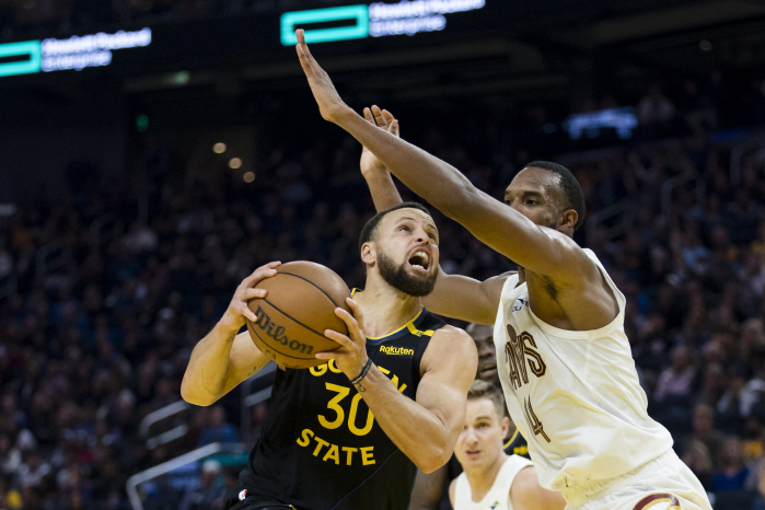 LeBron aging? December nightmare Stephen Curry is more of a problem. Another poor game against Cleveland, 11 points, 28.6% field-fighting rate