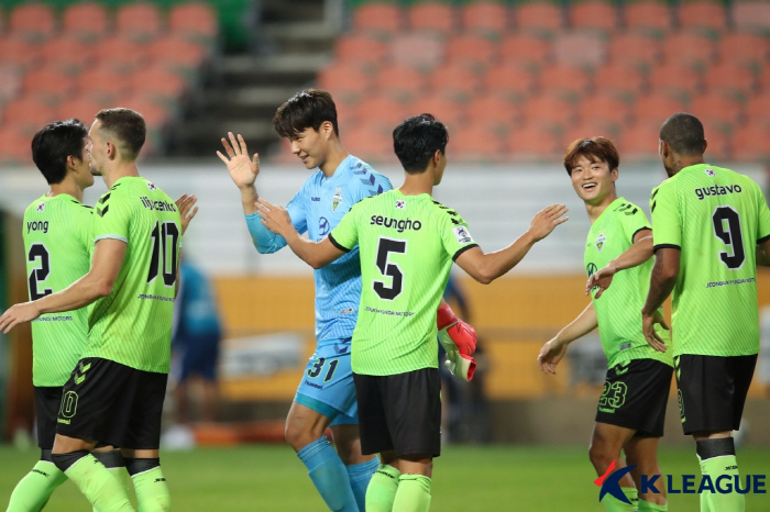  Song Boom is back, GK, Song Bum-keun returns to Jeonbuk 2 years after leaving Japan...I'll help you win