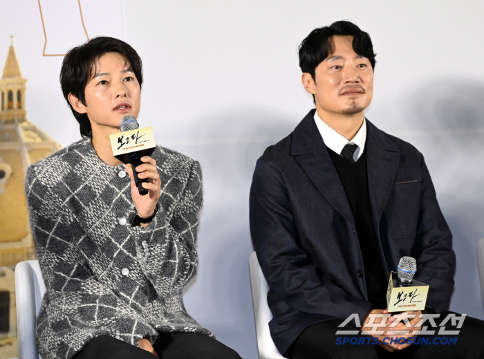  Song Joong-ki and Lee Hee-jun Salon Drip 2, delayed the release date...Remembrance of the Victims of Jeju Air Disaster