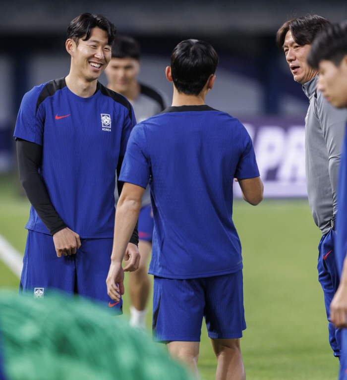 11th consecutive World Cup finals → Ends in March The 2026 North and Central America's Jung Jo-joon and Hong Myung-bo's watch has no commas