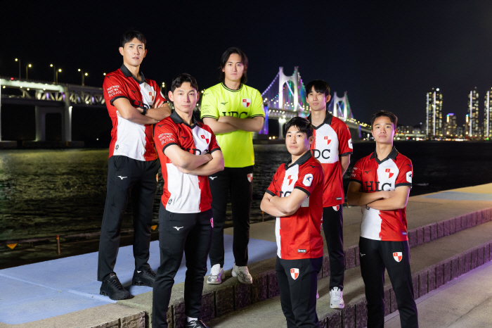 Busan's aggressive team's coaching staff reorganization is noticeable. Reinforcing a large number of new forces  completing Cho Seong-hwan's division