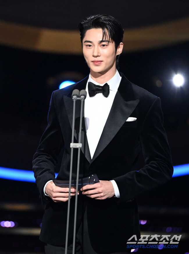 Byeon Wooseok Tops January 2025 Advertising Model Brand Reputation Rankings