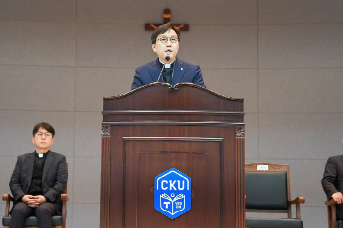 Father Ko Dong-hyun was appointed as the new head of Catholic Kwandong University International St. Mary's Hospital...Communication, stability, and passion