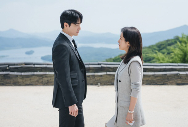 Han Ji-min ♥ Lee Jun-hyuk, the first impression was the worst..Seizing the raw gaze (my perfect secretary)