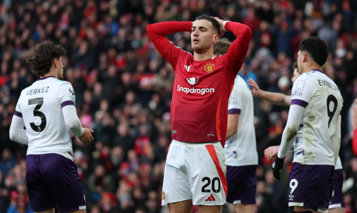 Is this the time for chest hair removal? Manchester United wing-back interviews out of the blue after four consecutive losses → Anger is over for you