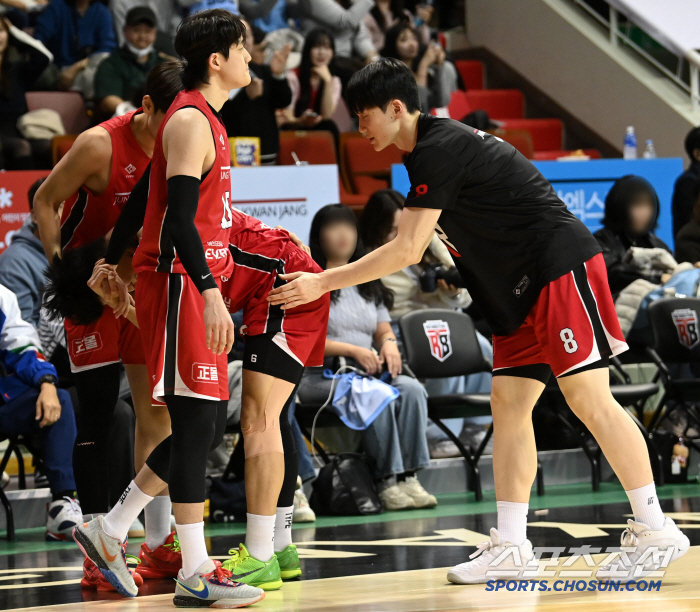 Lee Jung-hyun and Park Ji-hoon  were dizzy with last-minute mistakes and missed the last turnover