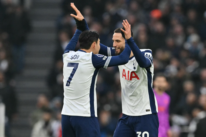 Levi's decision to break up is to renew his contract with Salah and Van Dijk next door...Son Heung-min's renewal of contract is still dark amid player evaluation that must be kept