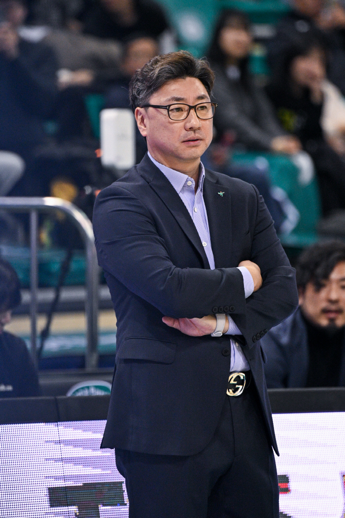  Hana Bank coach Kim Do-wan always asked us to show this kind of game