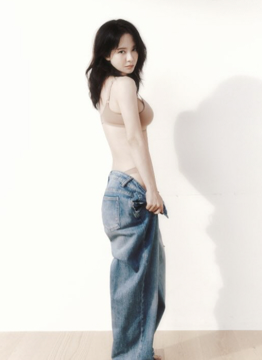 44-year-old Song Ji-hyo, an unconventional pictorial with only underwear..Running Man members will be surprised