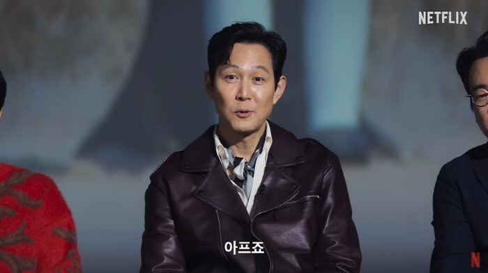 Lee Jung-jae is playing 'The Flower of Mugunghwa' againJinger Game 2 behind-the-scene episodes will be revealed. 