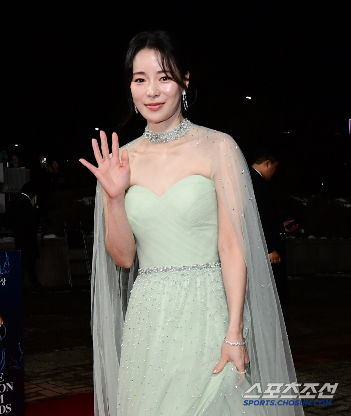 Yeonjin's Ok Tae-young Im Ji-yeon Ok's wife exhibition broke out