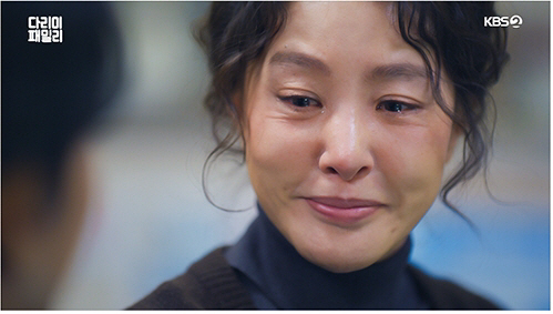  Don't pretend you don't know me when I come back...Park Ji-young prepares to embroider by organizing her surroundings → Shin Hyun-joon warm comfort (iron family)