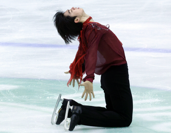 Figure skating men's and women's singles star Cha Jun-hwan and Kim Chae-yeon won the national competition to compete in the world championship in March (all-around)