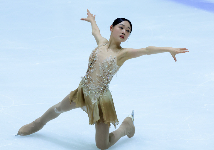 Figure skating men's and women's singles star Cha Jun-hwan and Kim Chae-yeon won the national competition to compete in the world championship in March (all-around)