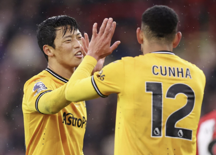 Hwang Hee-chan Wolverhampton's laughter signaled his escape from the relegation crisis. Here we go! Aggression disciplinary ace has been caught, and a verbal agreement has already been made on the verge of a major renewal