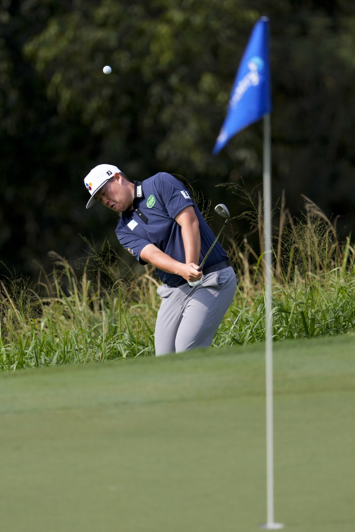 I want to compliment myself... 11 under par, 13th place → 4th place Lim Sung-jae tries to win the PGA opening match 